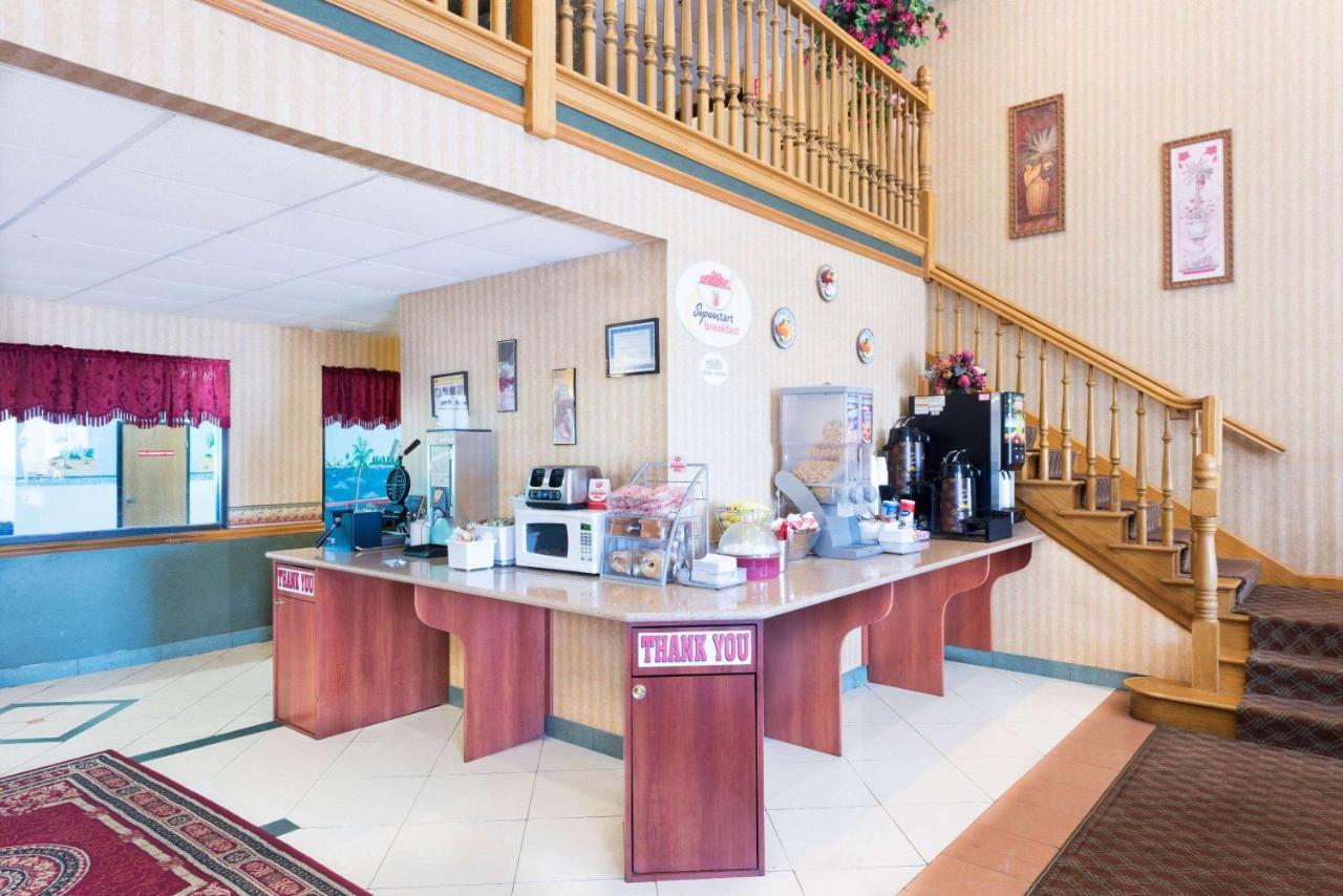 | Super 8 by Wyndham Troy IL/St. Louis Area
