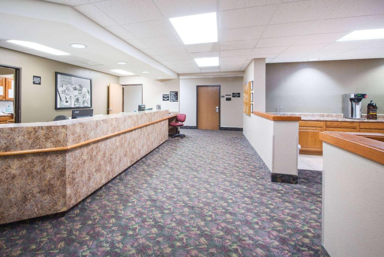  | Super 8 by Wyndham Iola KS