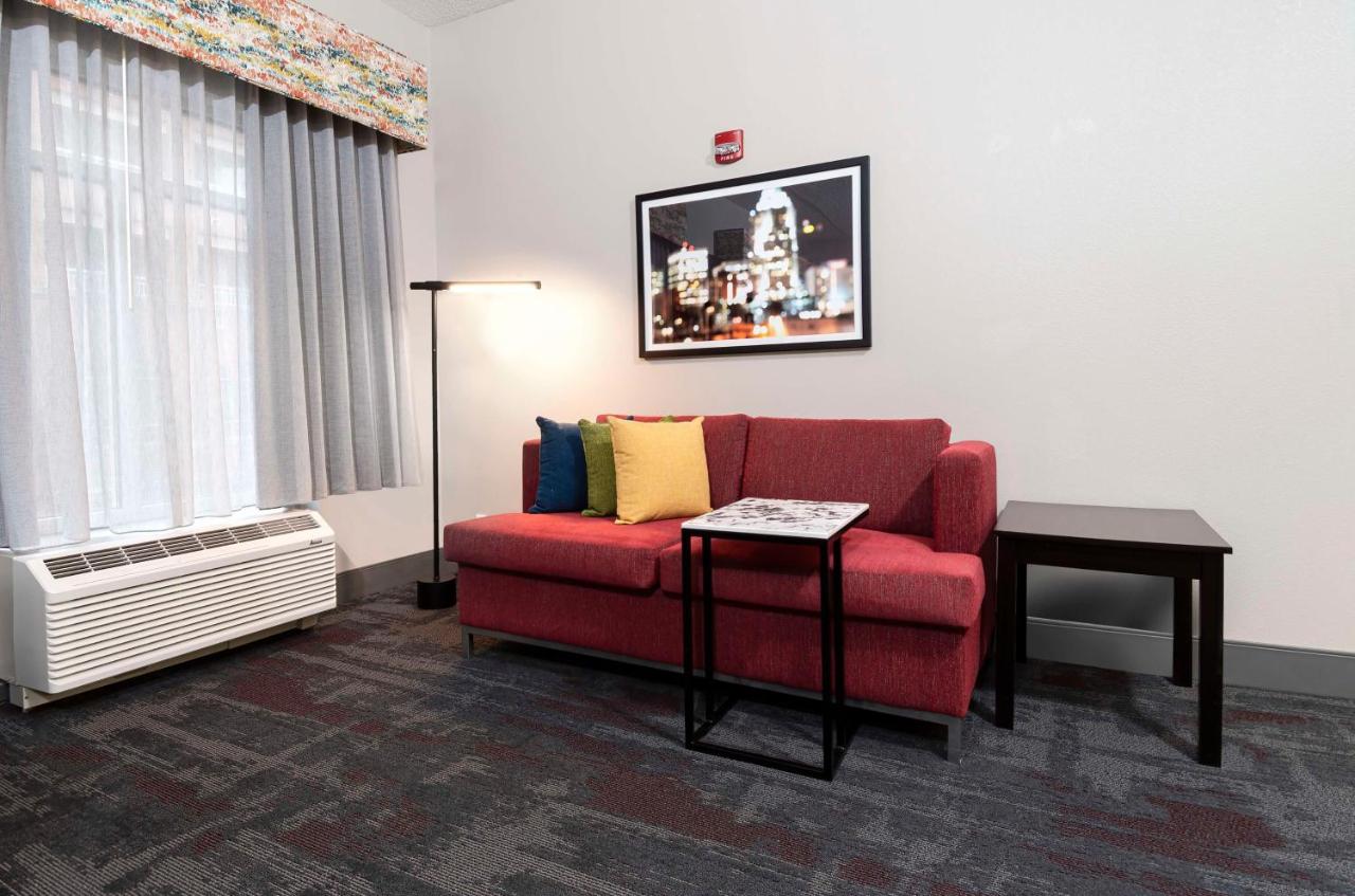 Standard Studio - Non-Smoking at Hampton Inn & Suites Raleigh Downtown