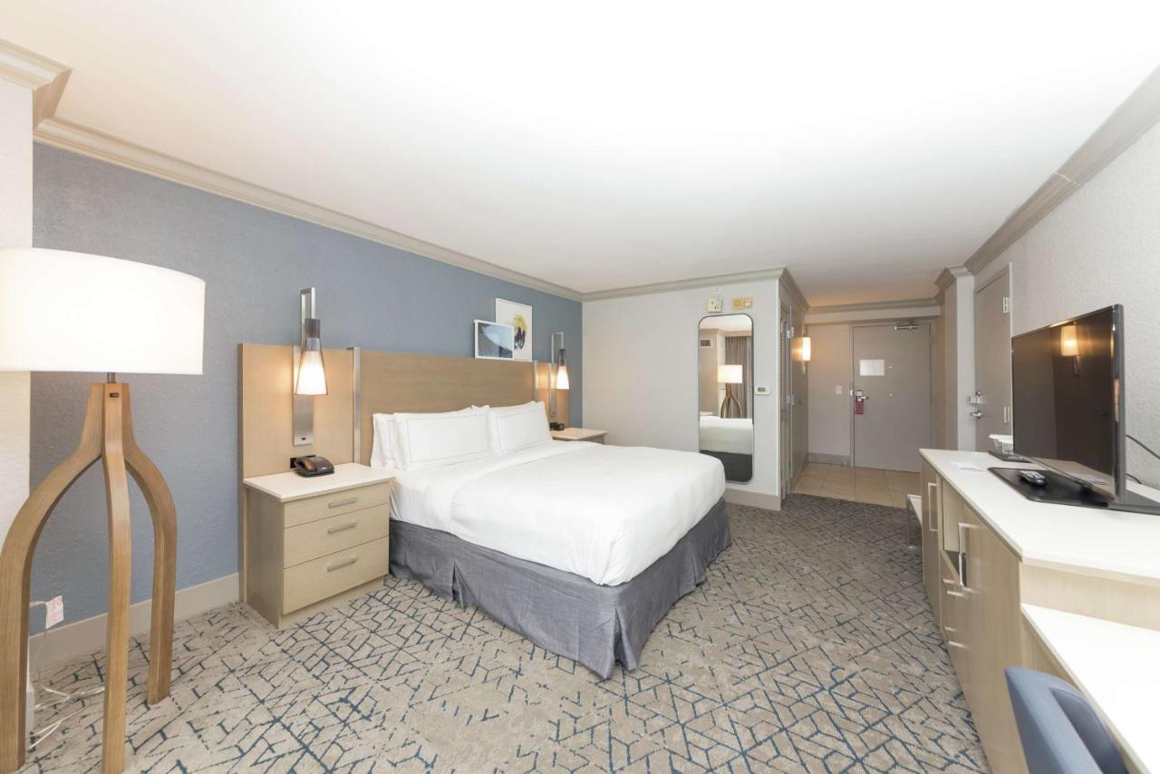 | Hilton Melbourne Beach Oceanfront