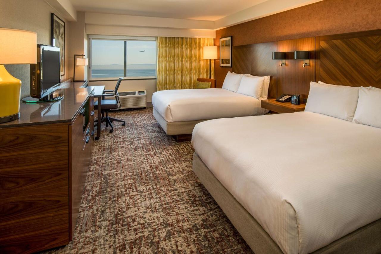 Non-Smoking Double Bay View Room at DoubleTree by Hilton San Francisco Airport