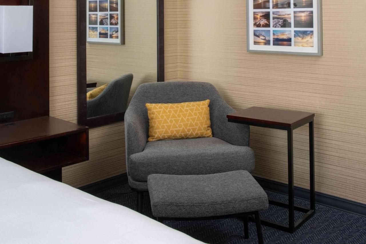 King Room - Non-Smoking at DoubleTree by Hilton San Francisco Airport