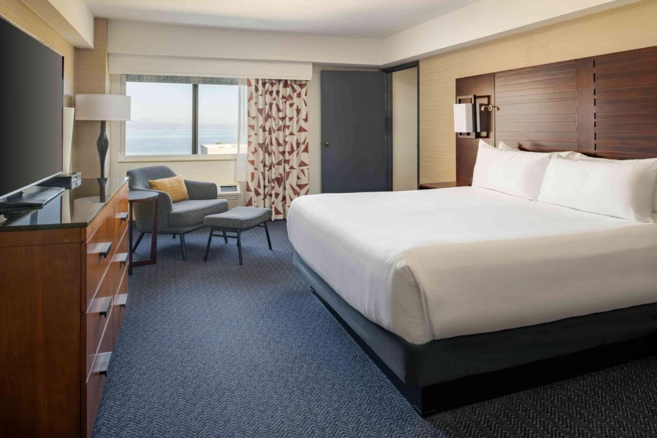 King Suite at DoubleTree by Hilton San Francisco Airport