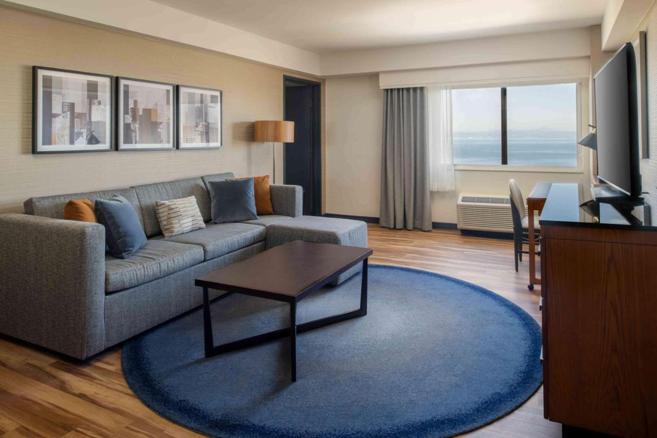 King Suite at DoubleTree by Hilton San Francisco Airport