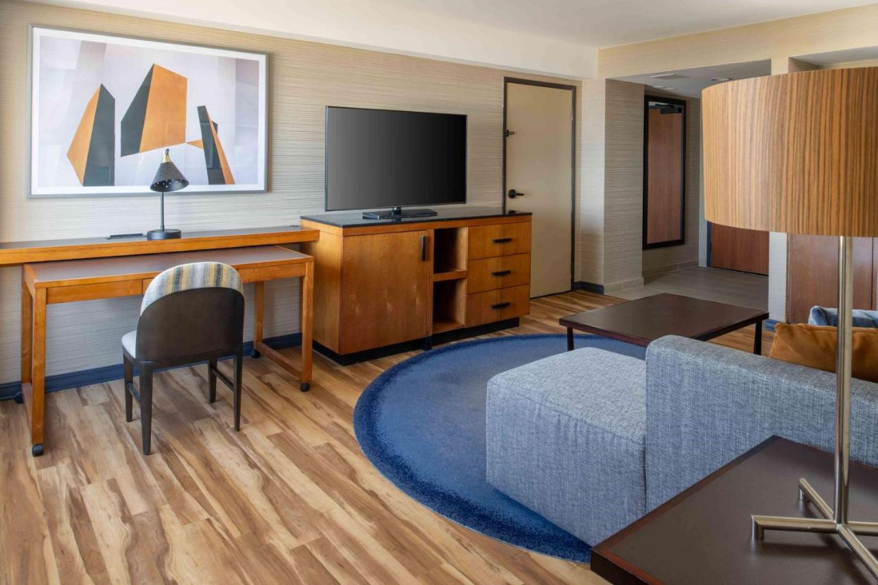 King Suite at DoubleTree by Hilton San Francisco Airport