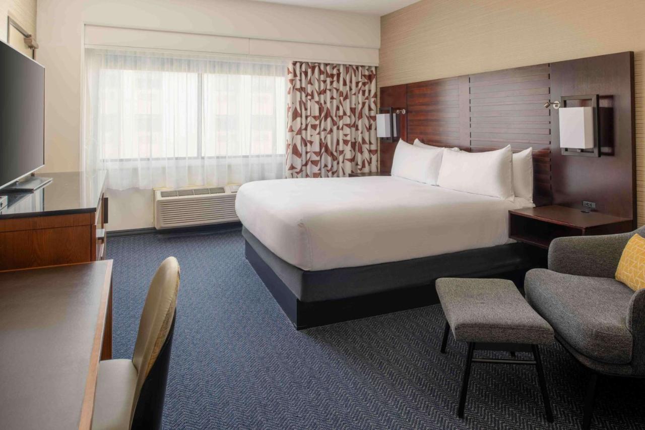 King Room with Disability Access at DoubleTree by Hilton San Francisco Airport