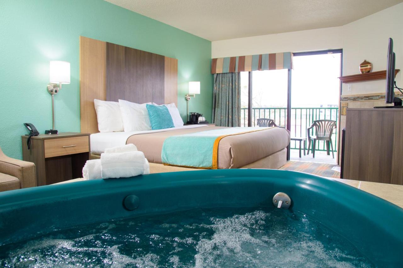 | Pigeon River Inn
