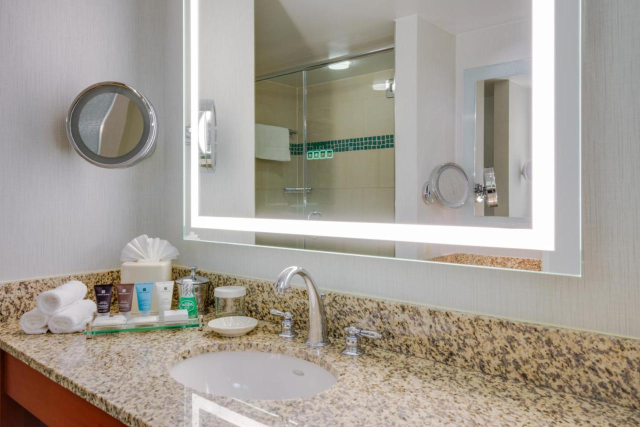 | Crowne Plaza Hotel Dulles Airport, an IHG Hotel