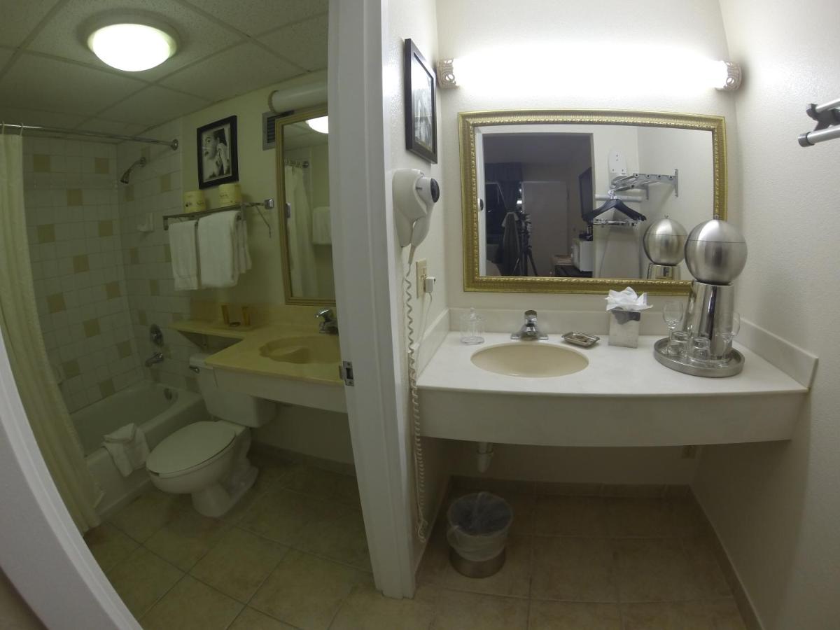 Superior King Room at Floridian Hotel