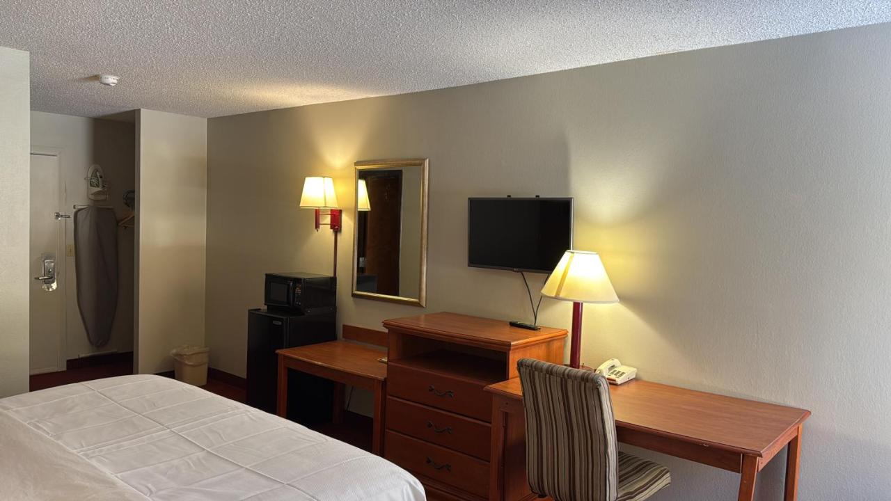 | Days Inn by Wyndham Mount Hope