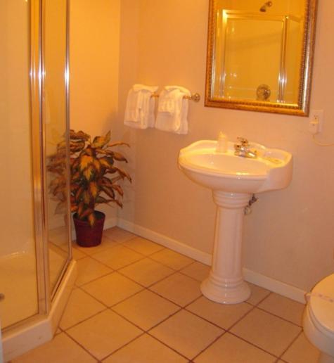 | Golden Circle Inn and Suites