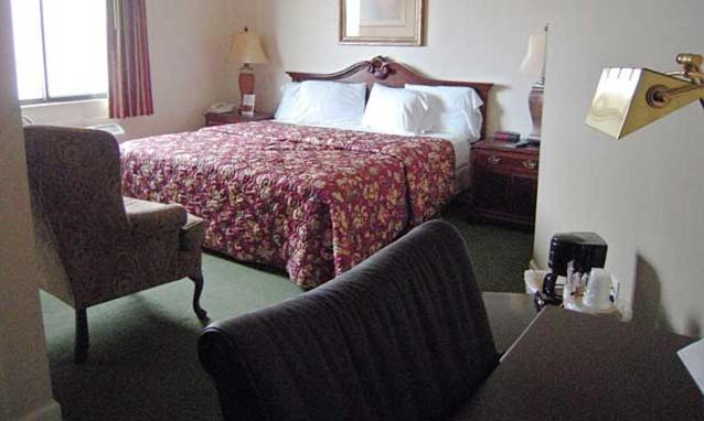 | Golden Circle Inn and Suites