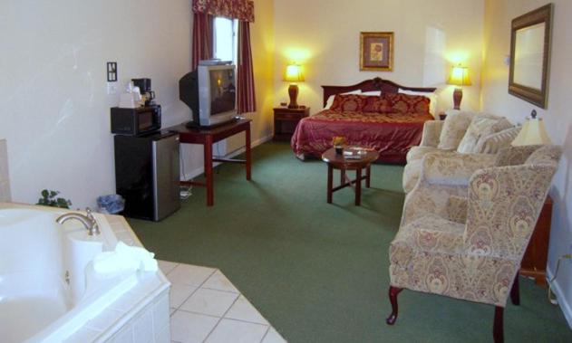| Golden Circle Inn and Suites