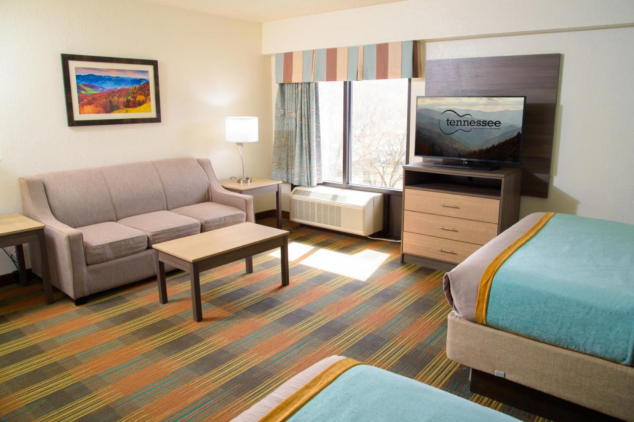 Family Suite with Balcony at Pigeon River Inn