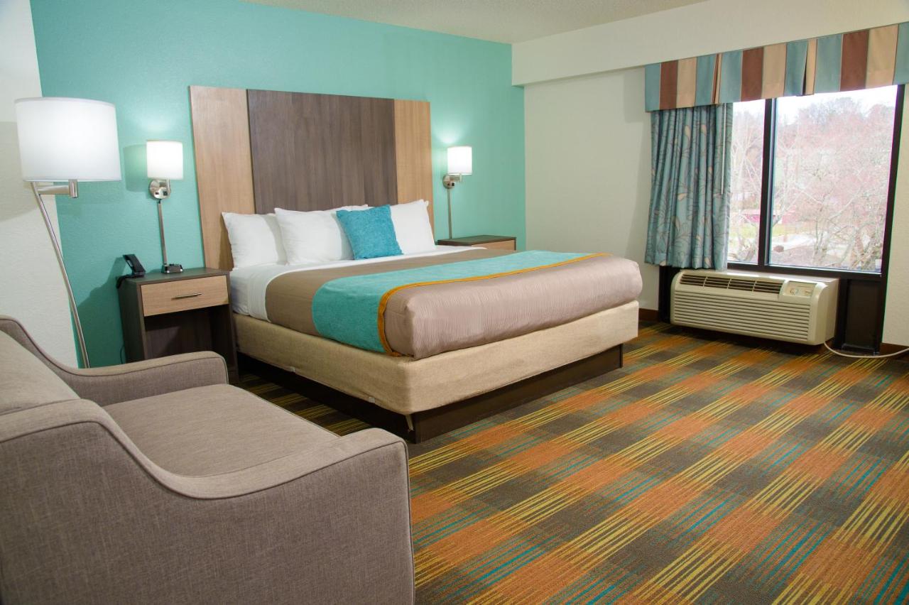 King Room at Pigeon River Inn