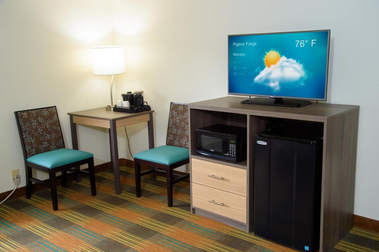 King Room at Pigeon River Inn