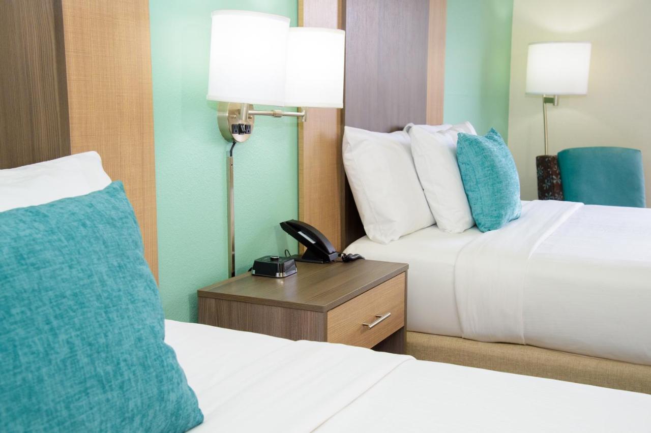 Queen Room with Two Queen Beds and Balcony at Pigeon River Inn