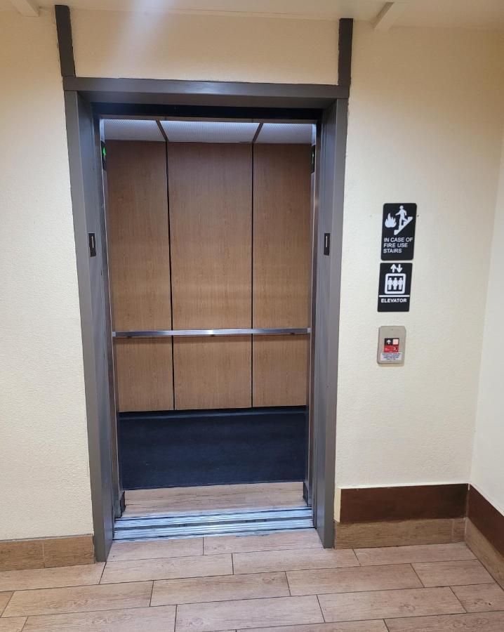 King Room with Two King Beds - Non-Smoking at Super 8 by Wyndham Show Low