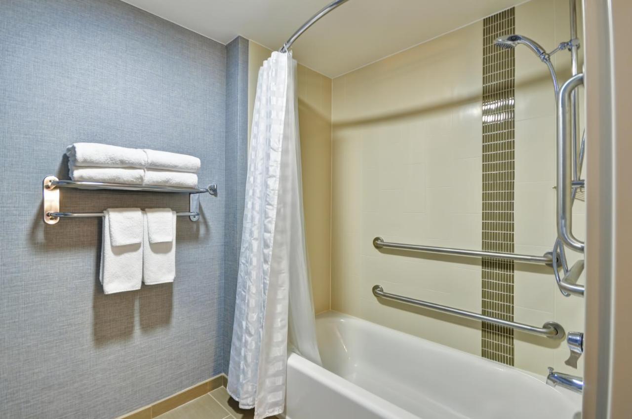 Double Room with Two Double Beds and Bathtub - Disability Access at Hyatt Place Minneapolis Airport-South