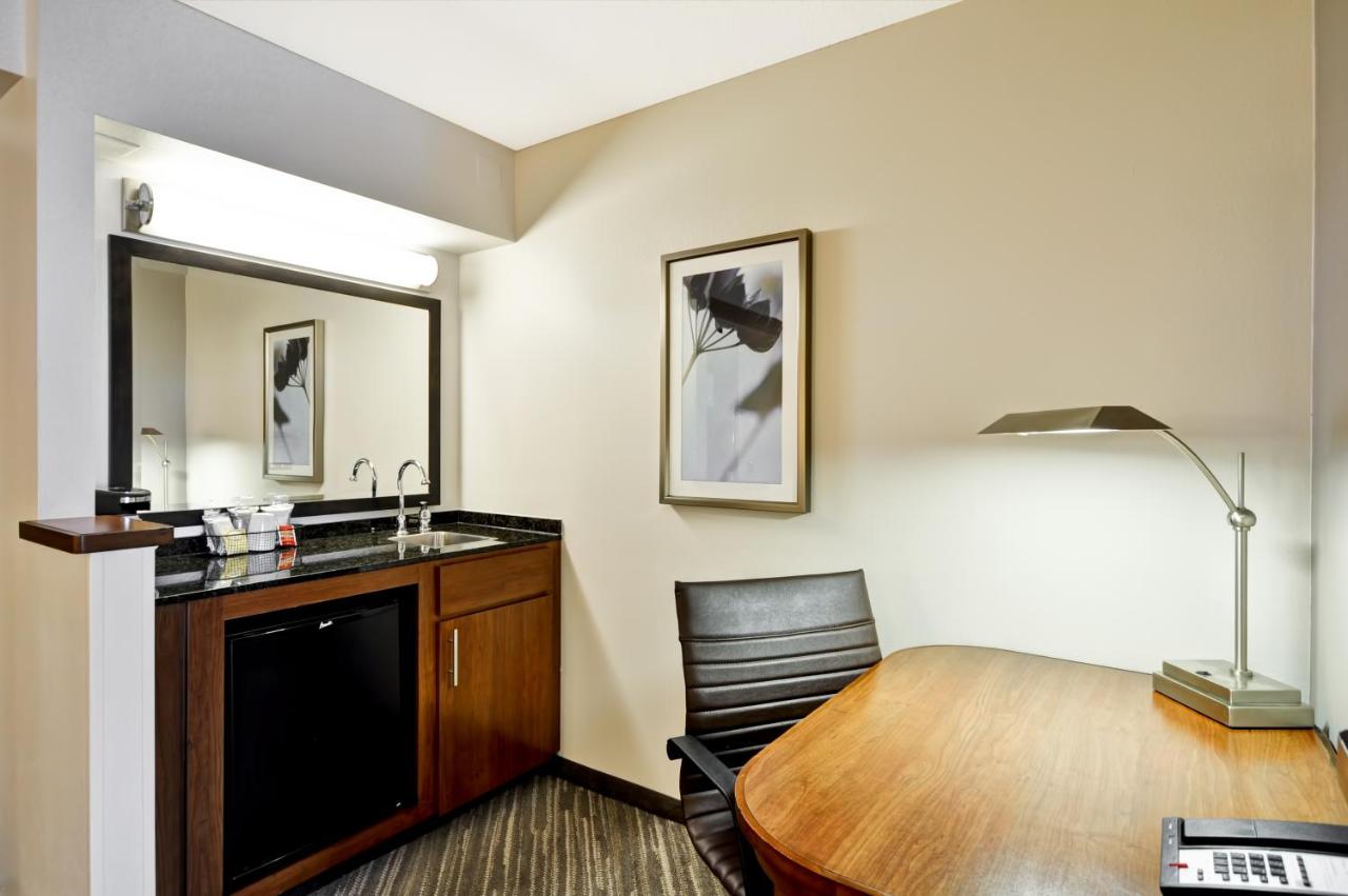 King Room with Sofa Bed at Hyatt Place Minneapolis Airport-South