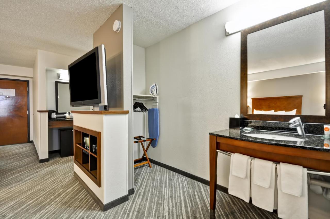 King Room with Bathtub - Accesible at Hyatt Place Minneapolis Airport-South