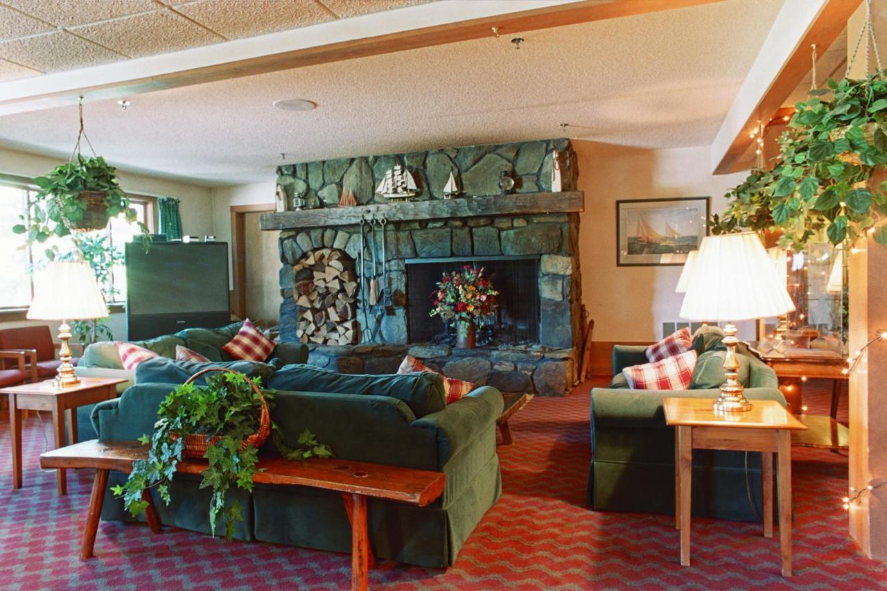 | Commodores Inn