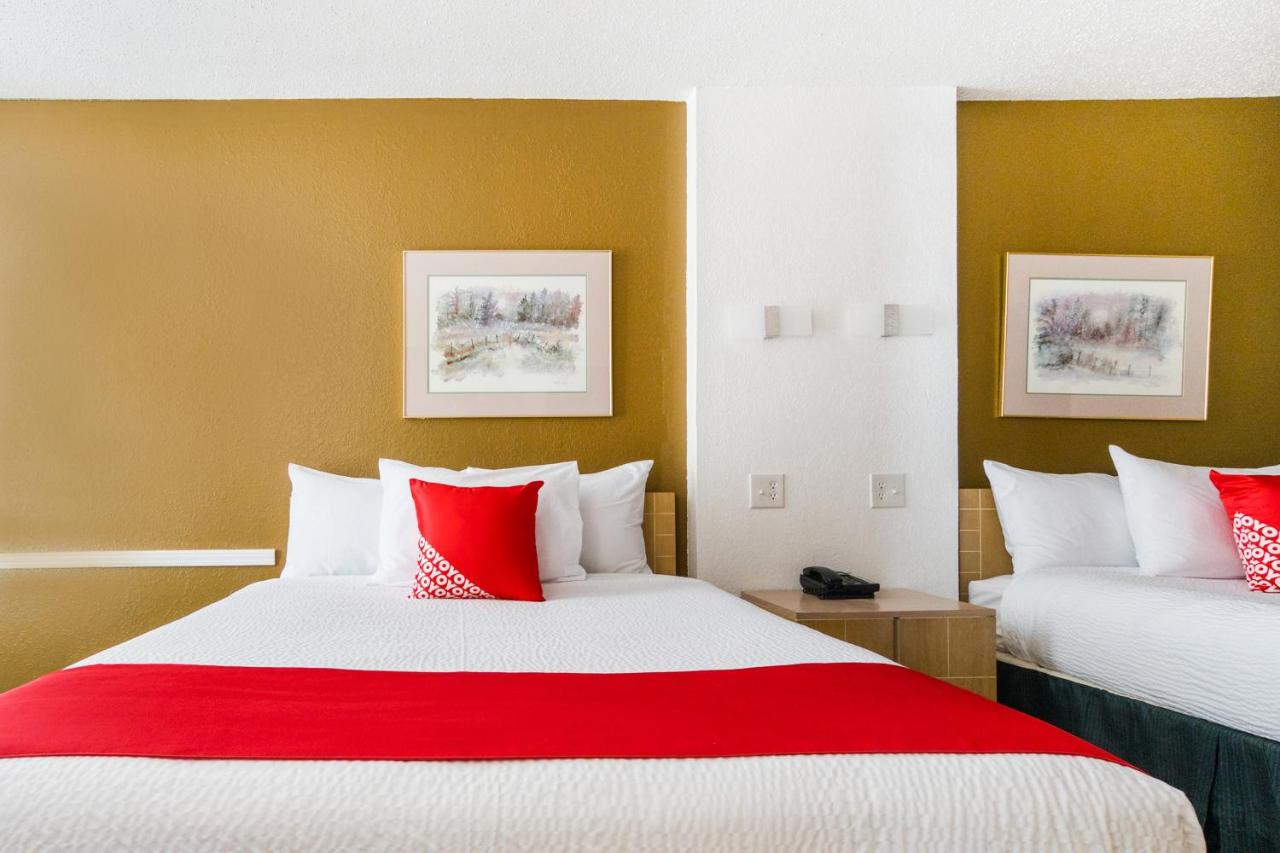 Queen Room with Two Queen Beds at OYO Hotel Wichita Falls - Downtown