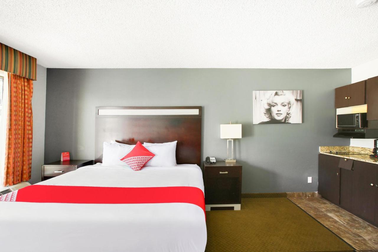 King Bed Smoking at OYO Hotel Texarkana Trinity AR Hwy I-30