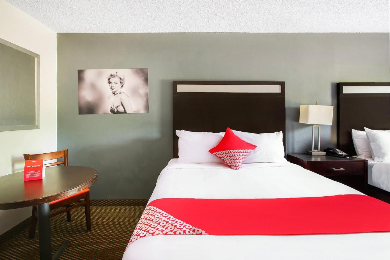 Two-Bedroom Suite at OYO Hotel Texarkana Trinity AR Hwy I-30