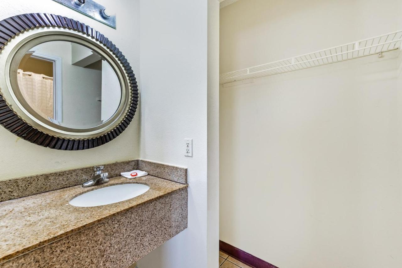 | OYO Hotel San Antonio Lackland near Seaworld