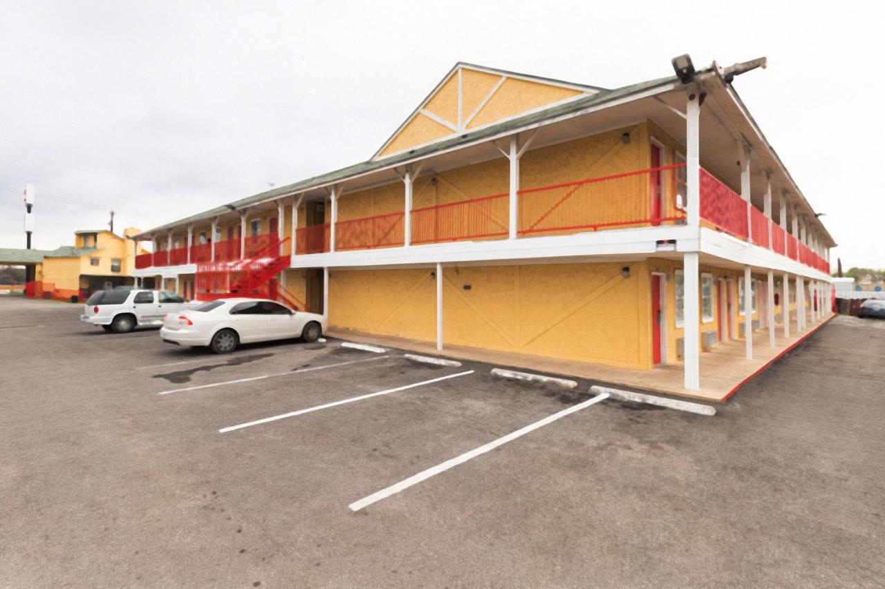 | OYO Hotel San Antonio Lackland near Seaworld