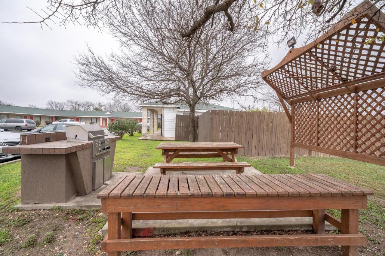 | OYO Hotel San Antonio near AT&T Center
