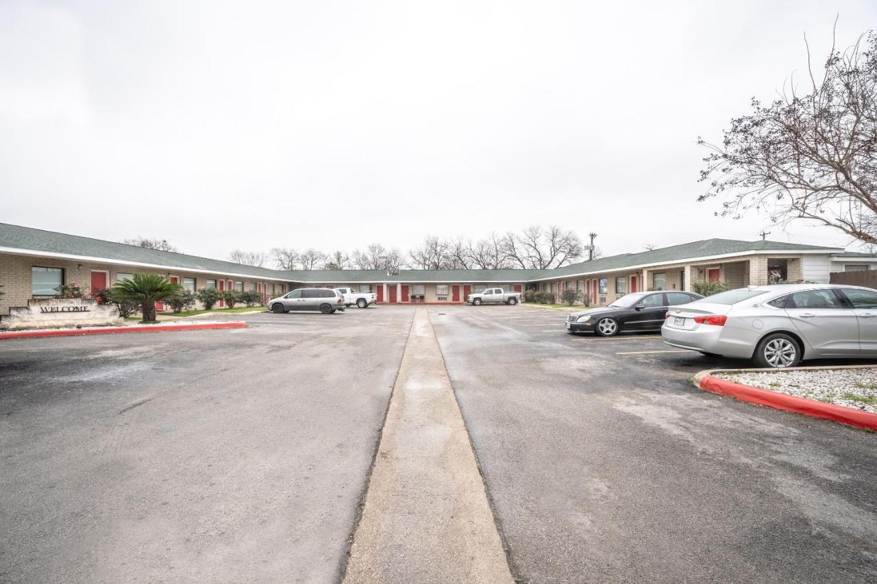 | OYO Hotel San Antonio near AT&T Center