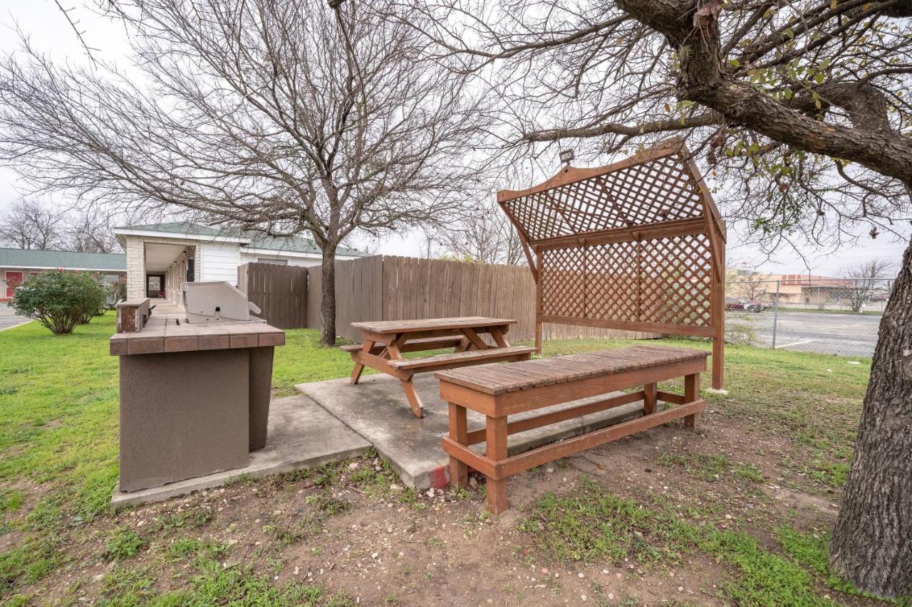 | OYO Hotel San Antonio near AT&T Center