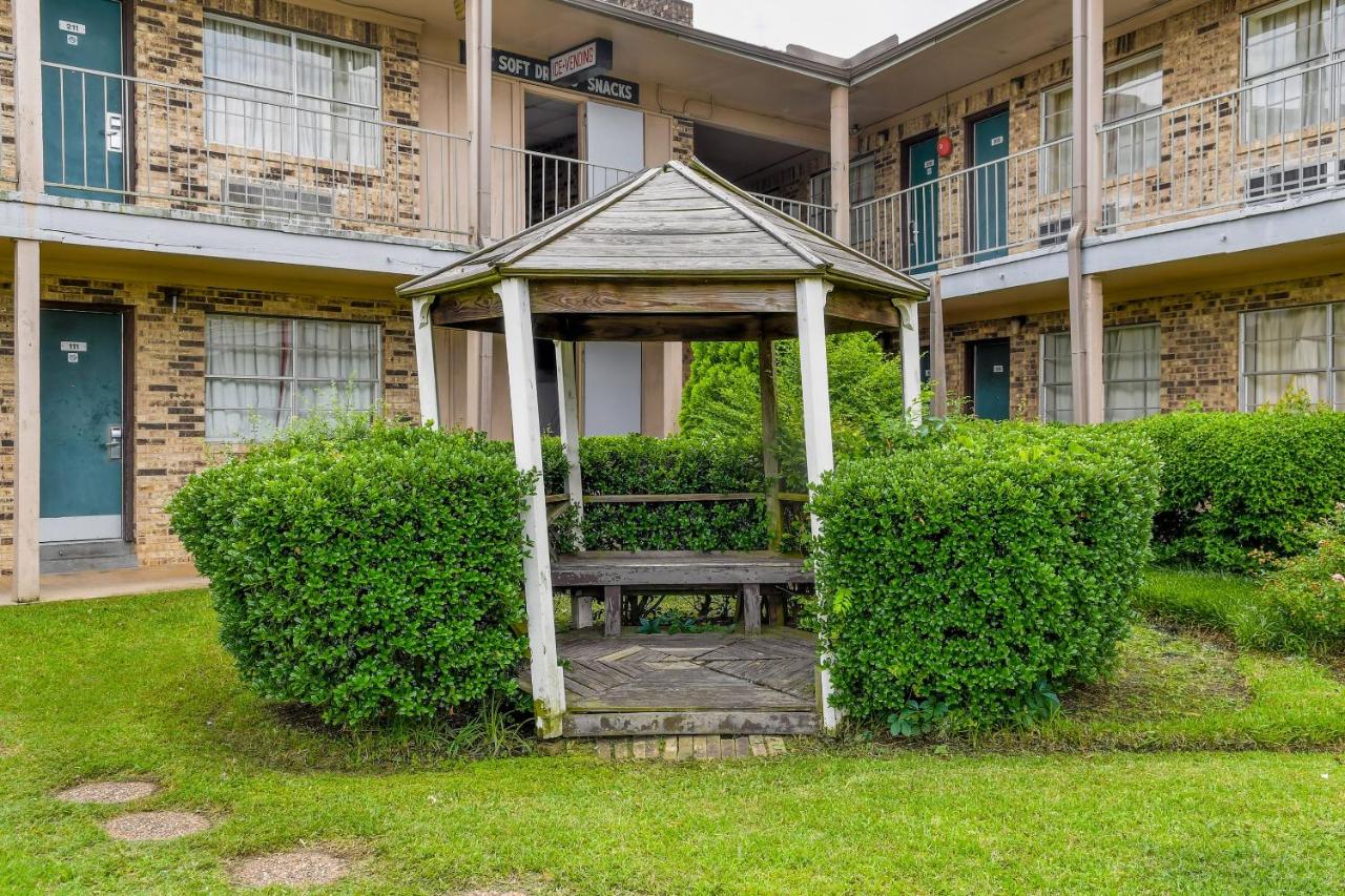 | OYO Hotel Tyler Lindale
