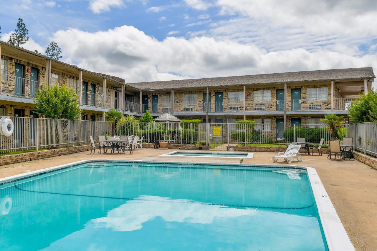  | OYO Hotel Tyler Lindale