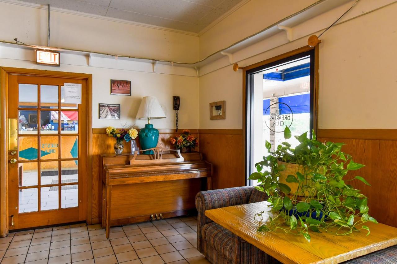 | OYO Hotel Tyler Lindale