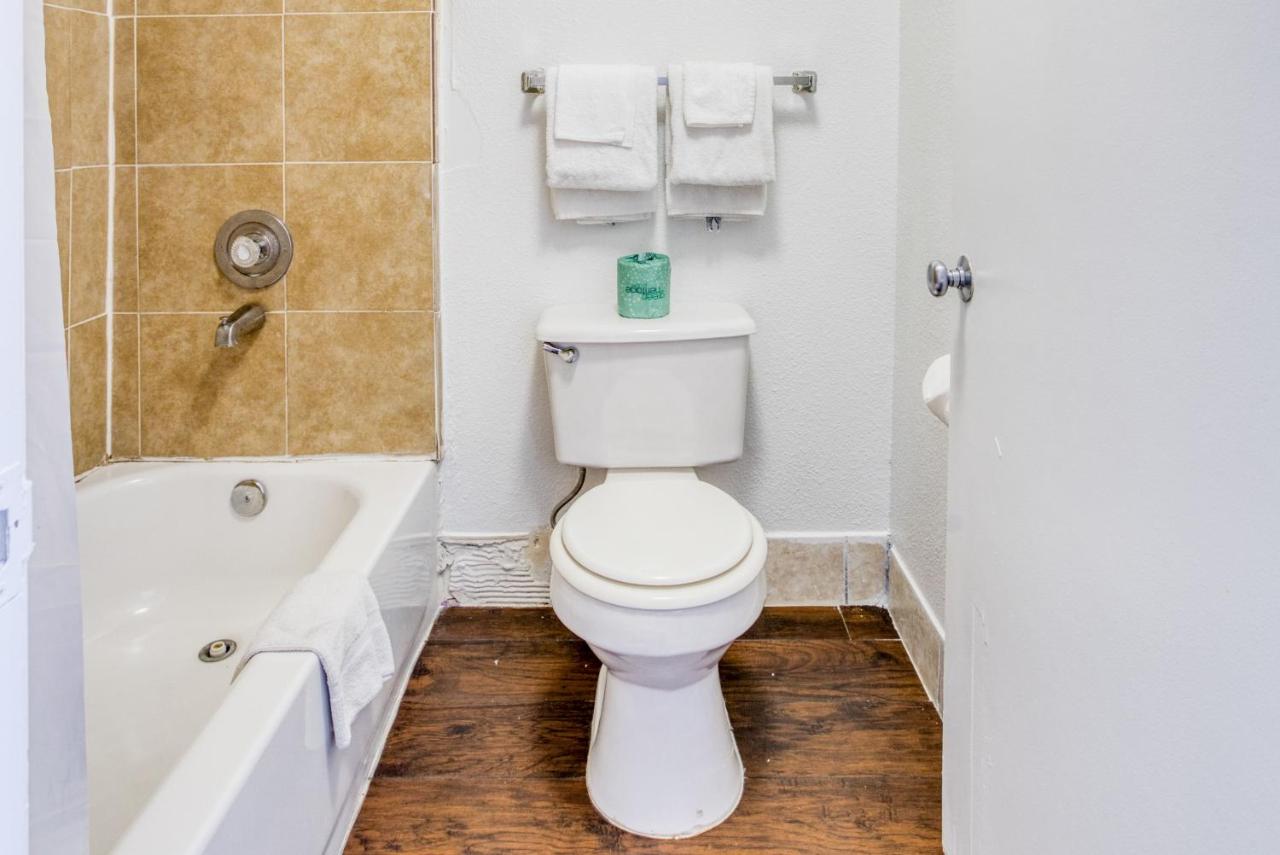 | OYO Hotel San Antonio Lackland Air Force Base West