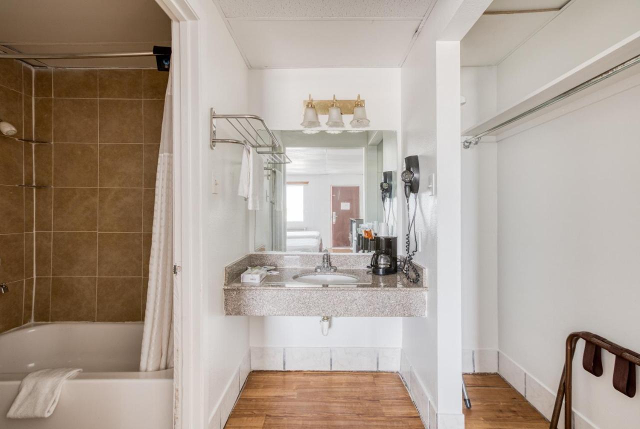  | OYO Hotel San Antonio Lackland Air Force Base West