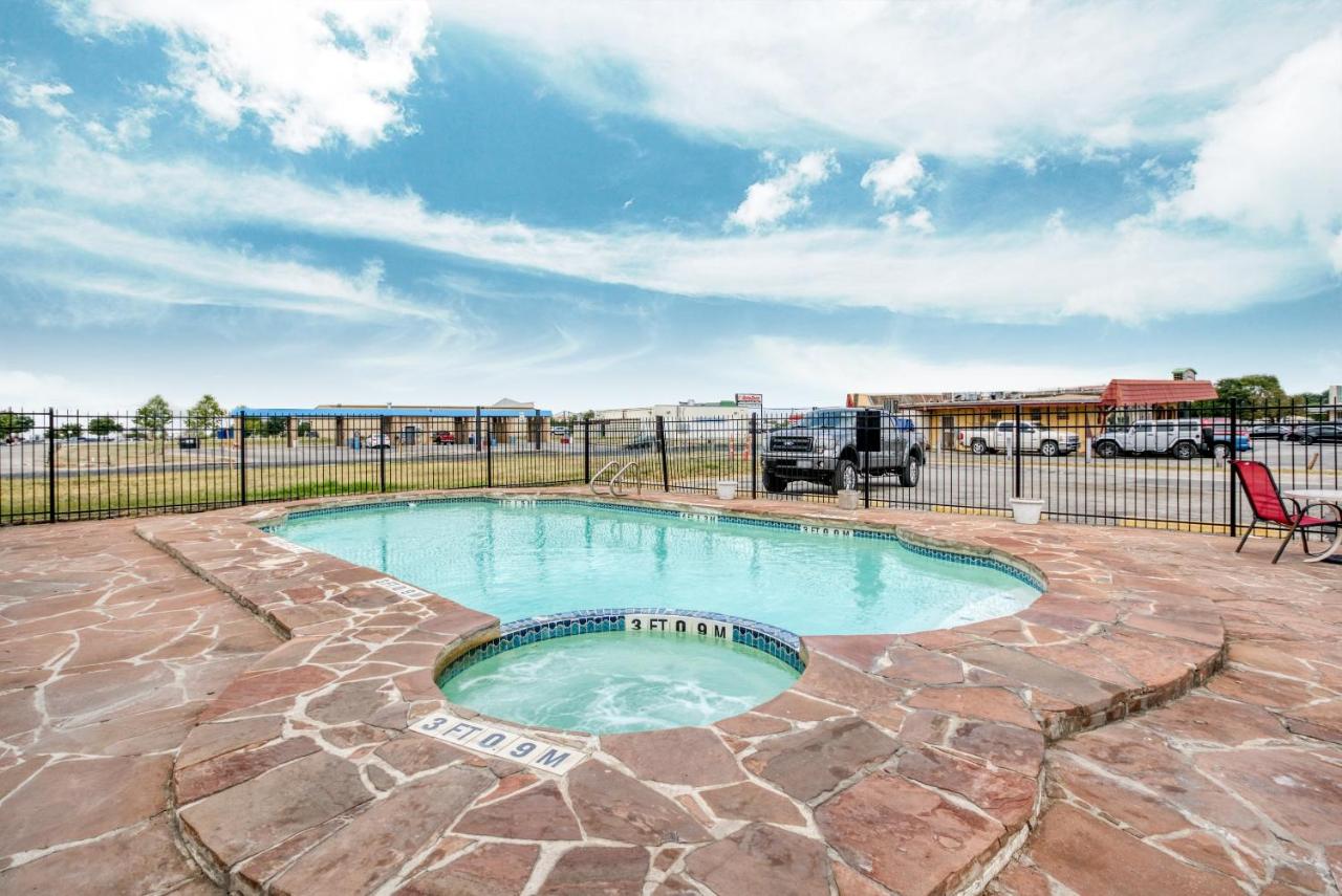  | OYO Hotel San Antonio Lackland Air Force Base West