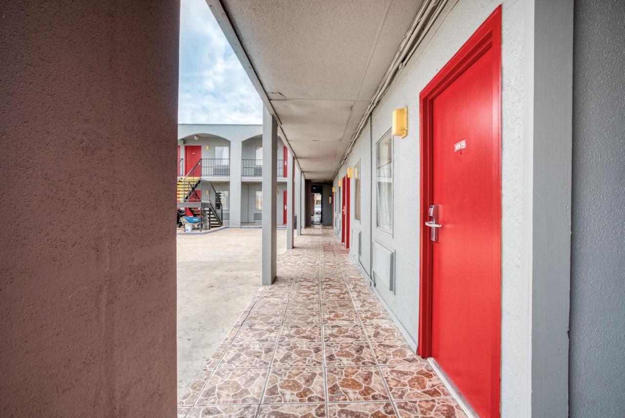  | OYO Hotel San Antonio Lackland Air Force Base West