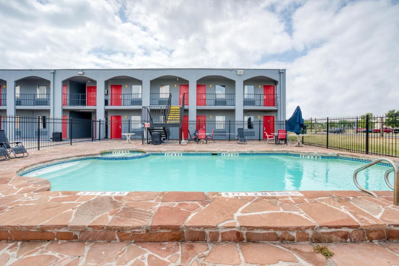  | OYO Hotel San Antonio Lackland Air Force Base West