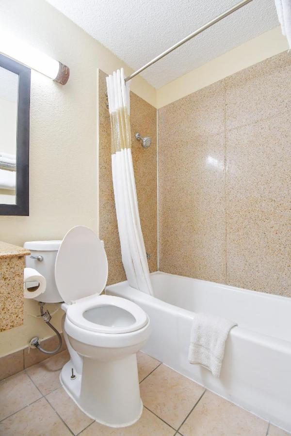 OYO Hotel Tyler Northwest Mineola Hwy