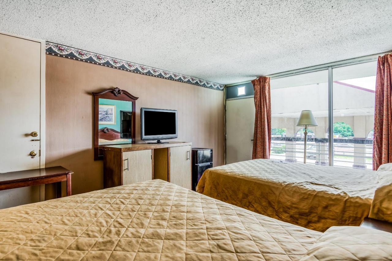 | OYO Hotel Jackson North I-55