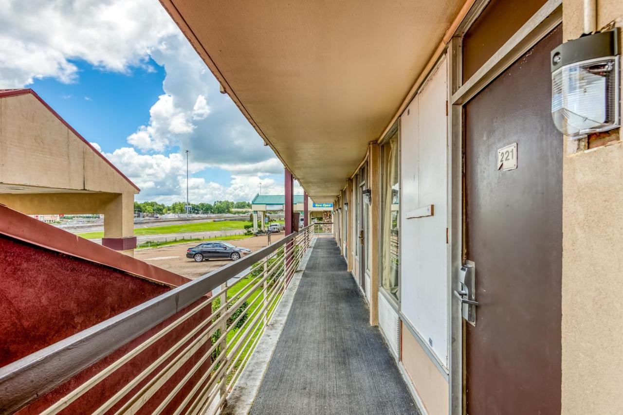 | OYO Hotel Jackson North I-55