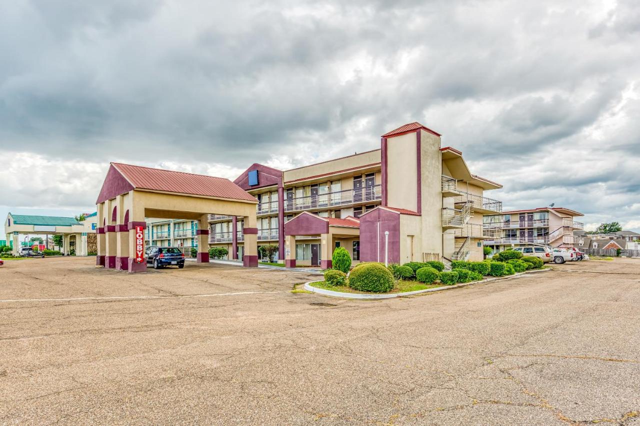 | OYO Hotel Jackson North I-55