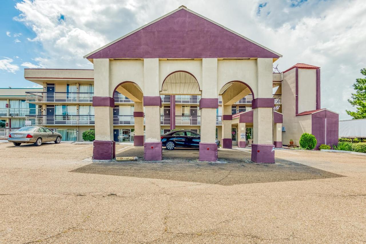 | OYO Hotel Jackson North I-55
