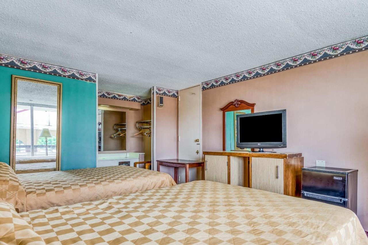 | OYO Hotel Jackson North I-55