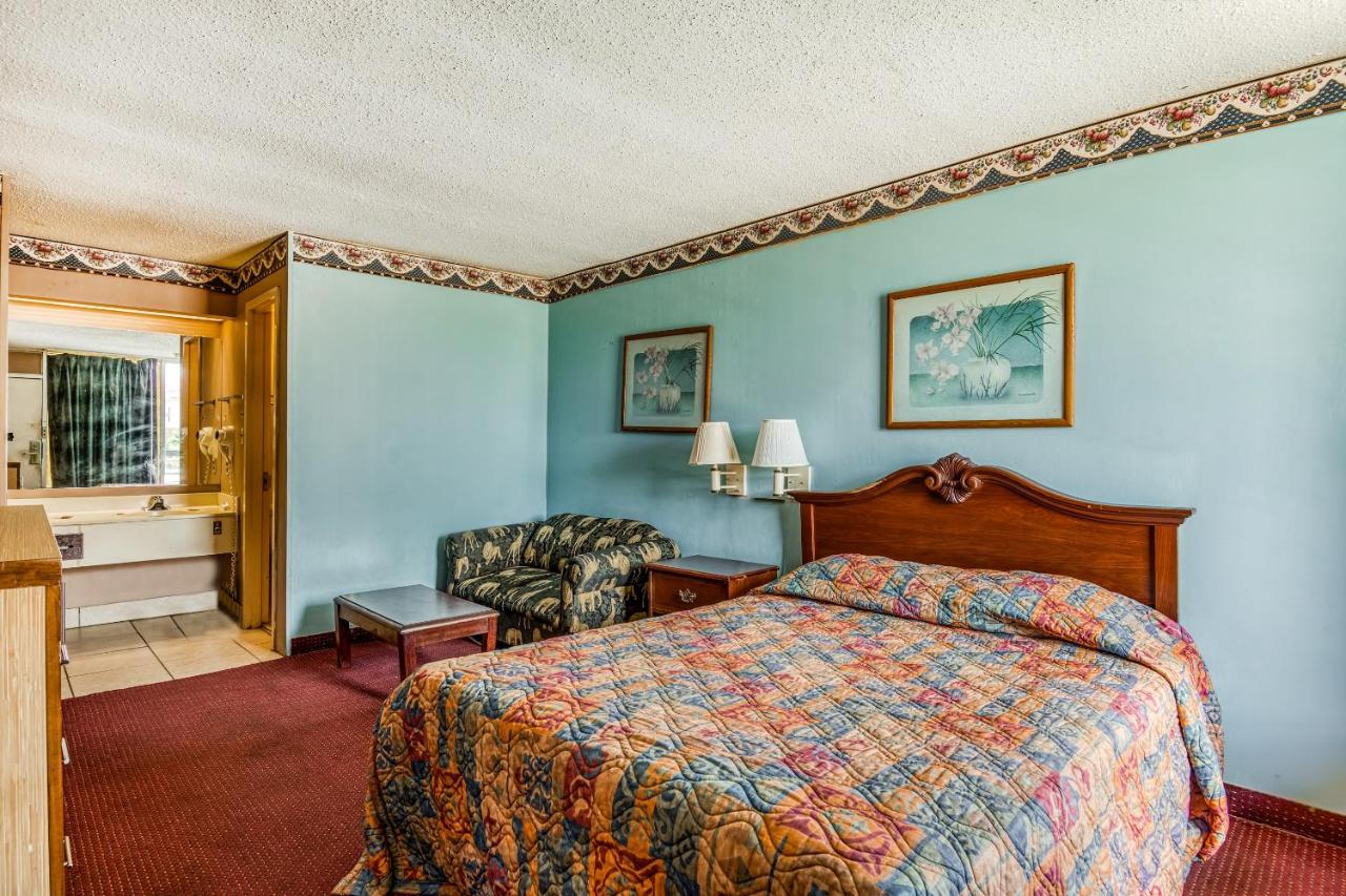 | OYO Hotel Jackson North I-55
