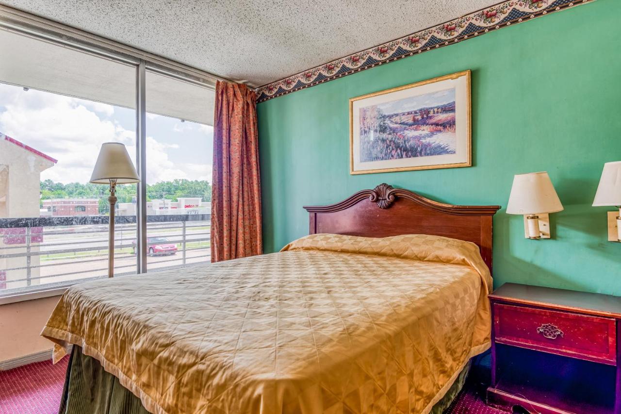 | OYO Hotel Jackson North I-55